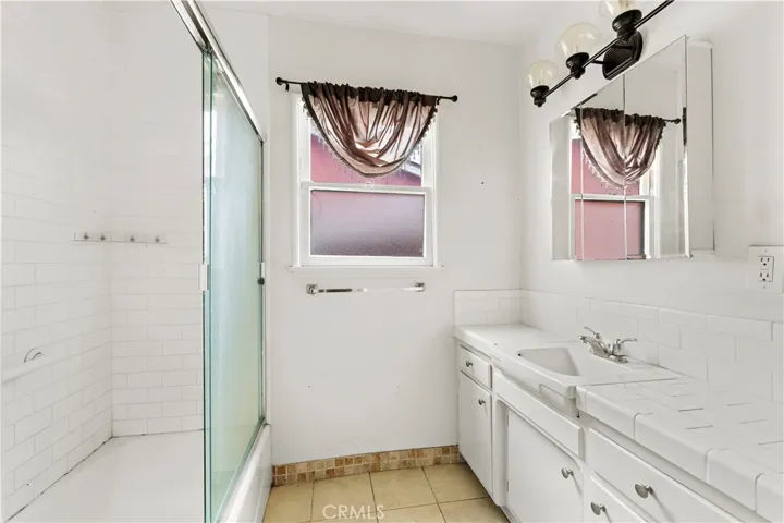 1115 W 125th Street, Los Angeles, California 90044