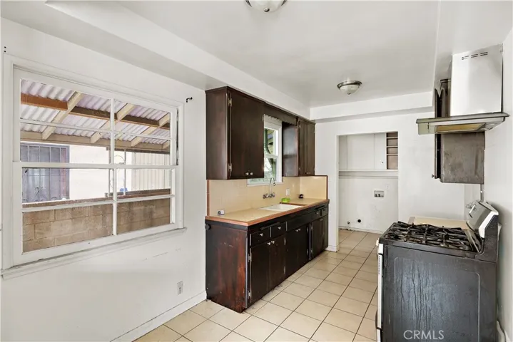 1115 W 125th Street, Los Angeles, California 90044