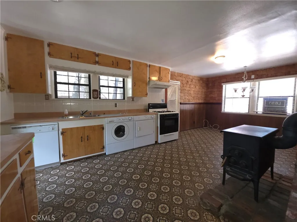 33007 Spruce Drive, Green Valley Lake, California 92341 home-pic-11