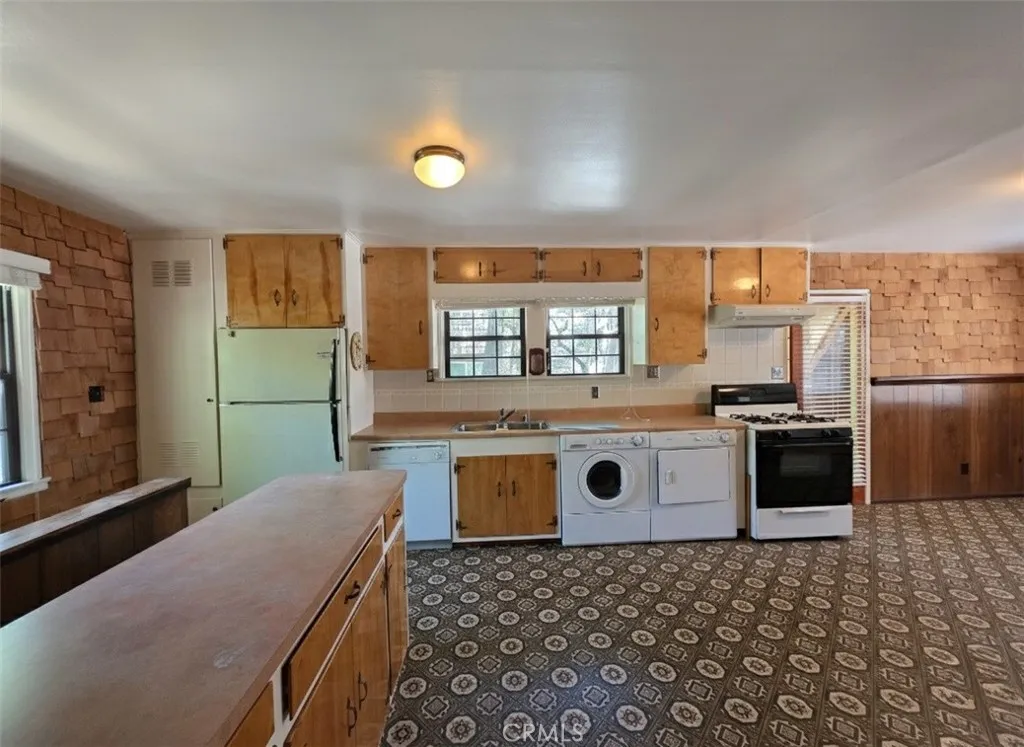 33007 Spruce Drive, Green Valley Lake, California 92341 home-pic-8