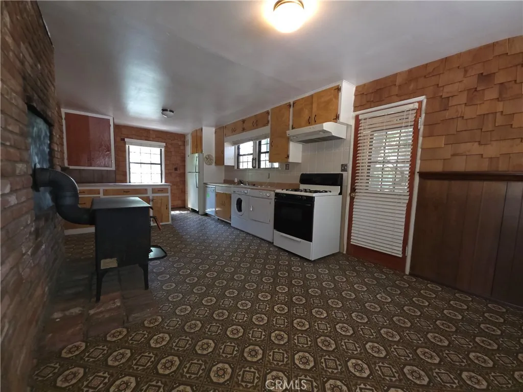 33007 Spruce Drive, Green Valley Lake, California 92341 home-pic-14