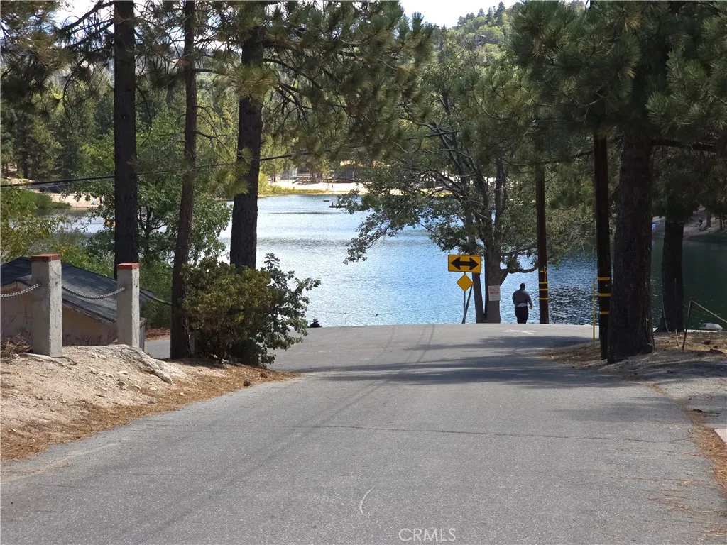 33007 Spruce Drive, Green Valley Lake, California 92341 home-pic-1