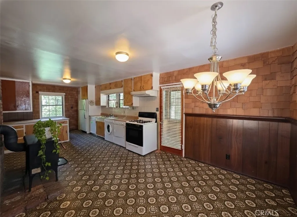33007 Spruce Drive, Green Valley Lake, California 92341 home-pic-6