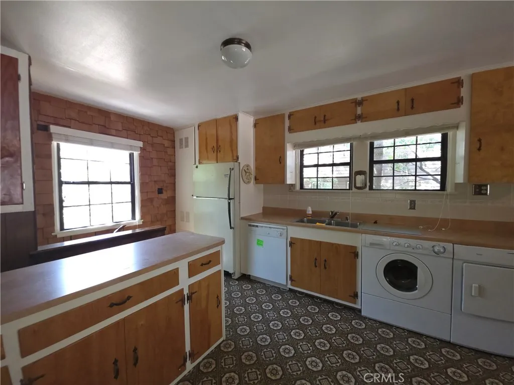 33007 Spruce Drive, Green Valley Lake, California 92341 home-pic-13