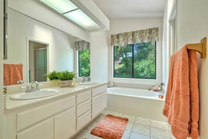 904 Robinwood Drive, Oceanside, California 92056