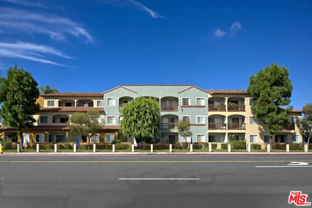 16171 Springdale Street 111, Huntington Beach, California 92649, 1 Bedroom Bedrooms, ,1 BathroomBathrooms,Residential Lease,For Rent,Springdale,25571925