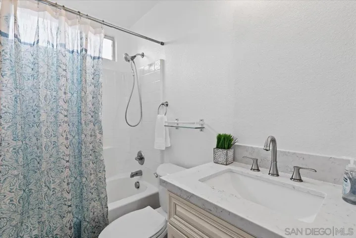 817 Avenida Codorniz, San Marcos, California 92069
