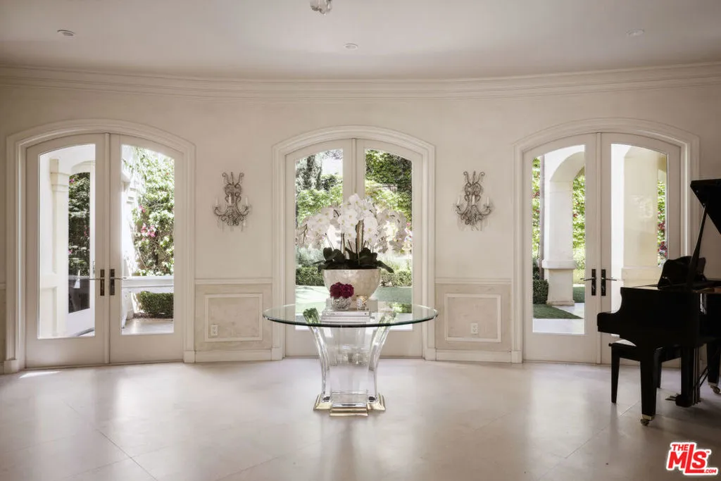 1160 Chantilly Road, Los Angeles, California 90077 home-pic-1