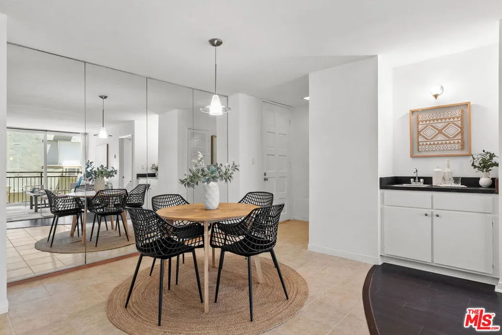 1885 Veteran Avenue 103, Los Angeles, California 90025 home-pic-4