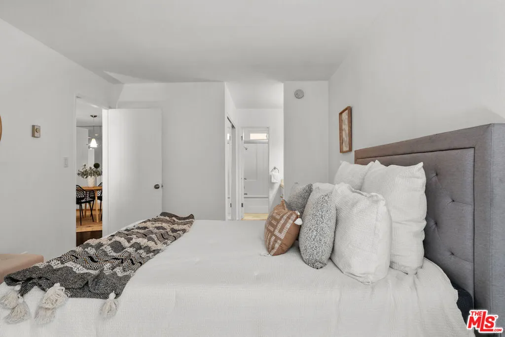1885 Veteran Avenue 103, Los Angeles, California 90025 home-pic-16