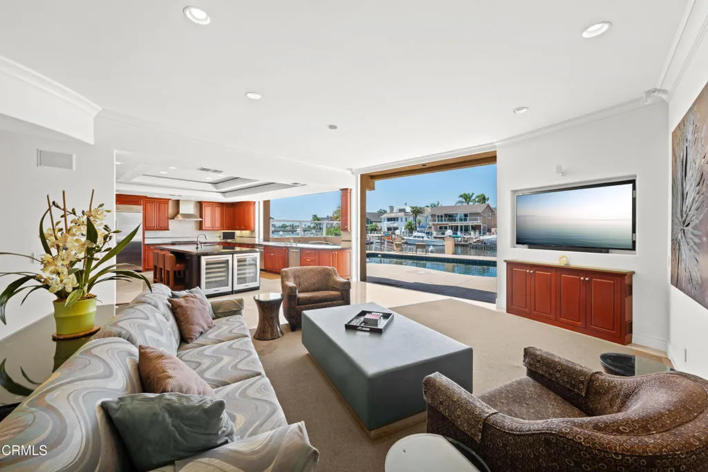 16181 Santa Barbara Lane, Huntington Beach, California 92649 home-pic-8