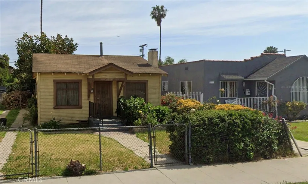 214 E 76th Place, Los Angeles, California 90003 home-pic-0