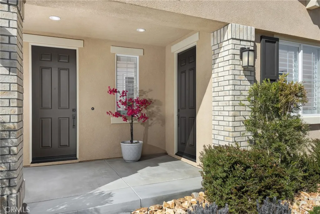 13829 Mesa View Drive, Victorville, California 92392 home-pic-1