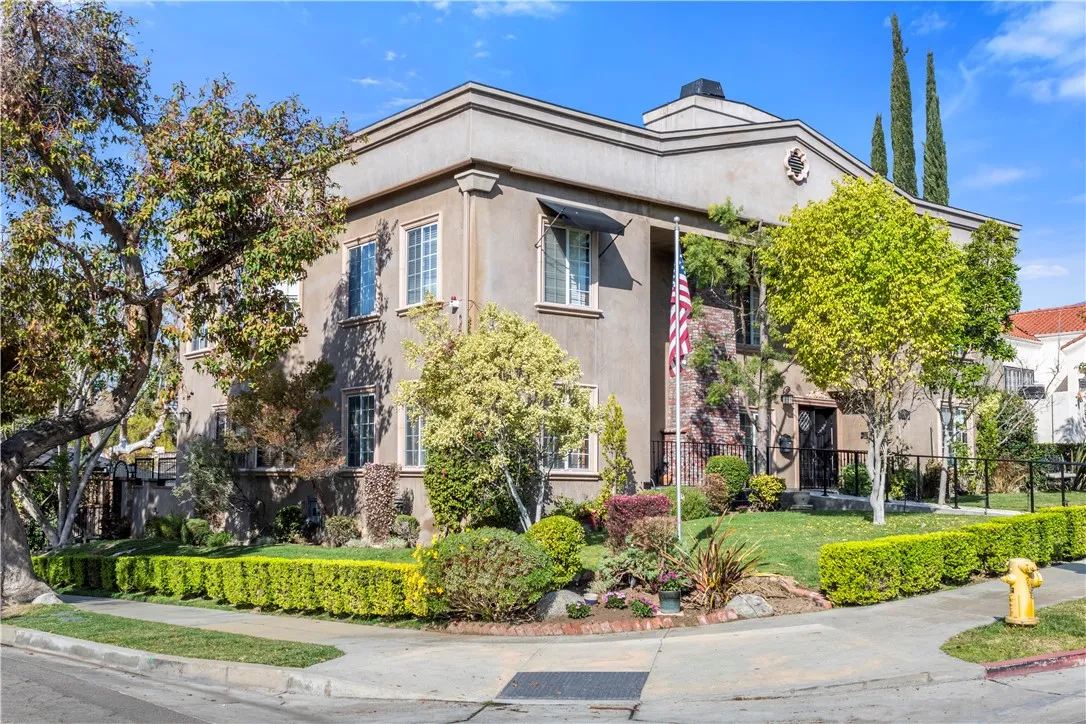 1601 Ard Eevin Avenue, Glendale, California 91202, 5 Bedrooms Bedrooms, ,5 BathroomsBathrooms,Residential Lease,For Rent,Ard Eevin,GD25171435