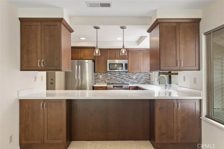 21502 Via Invierno, Lake Forest, California 92630