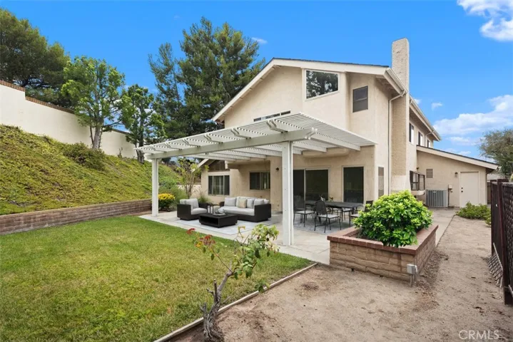 Beautiful private backyard.
Note: This photo is virtually staged.