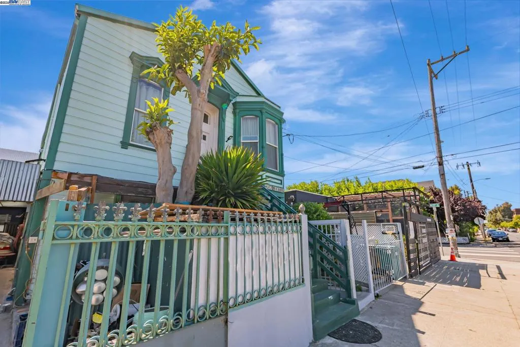 1706 Center St, Oakland, California 94607 home-pic-1