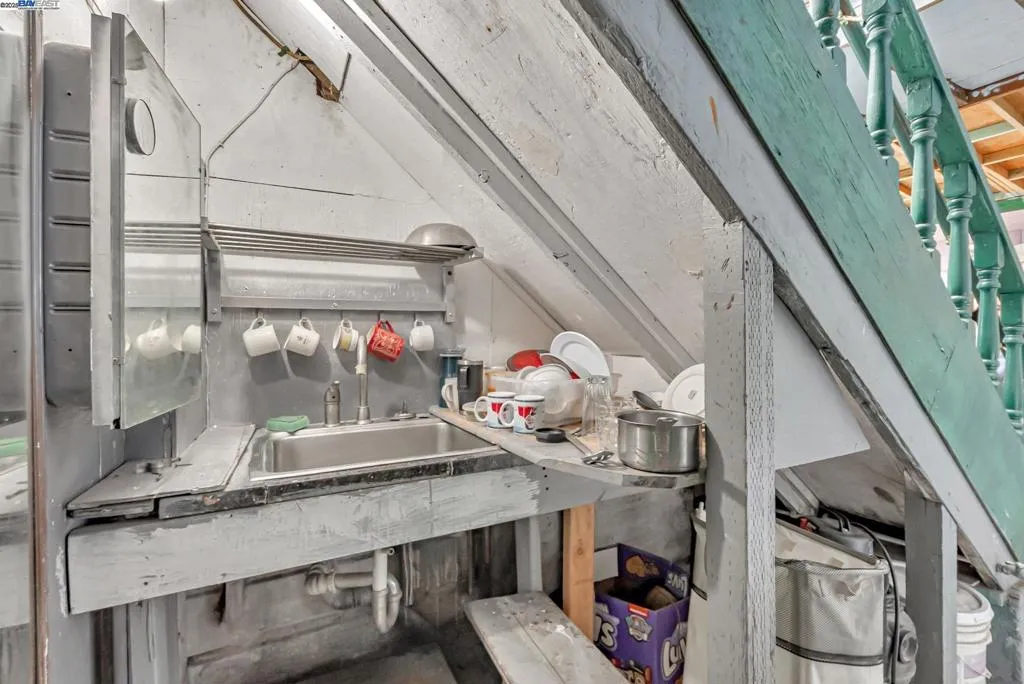 1706 Center St, Oakland, California 94607 home-pic-13