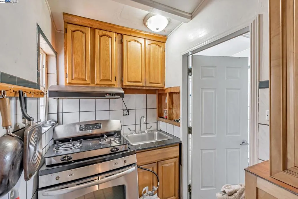 1706 Center St, Oakland, California 94607 home-pic-7