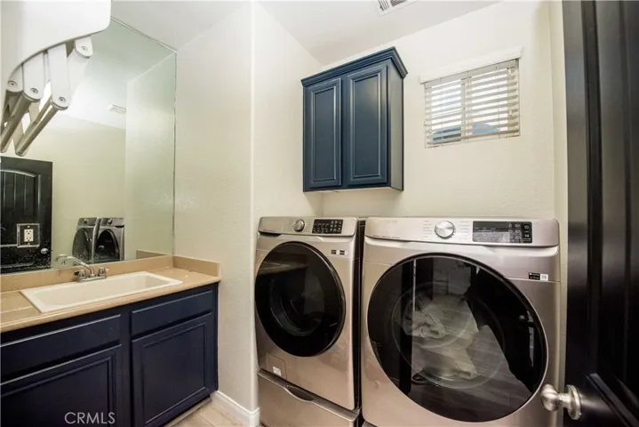 Private laundry room, first floor