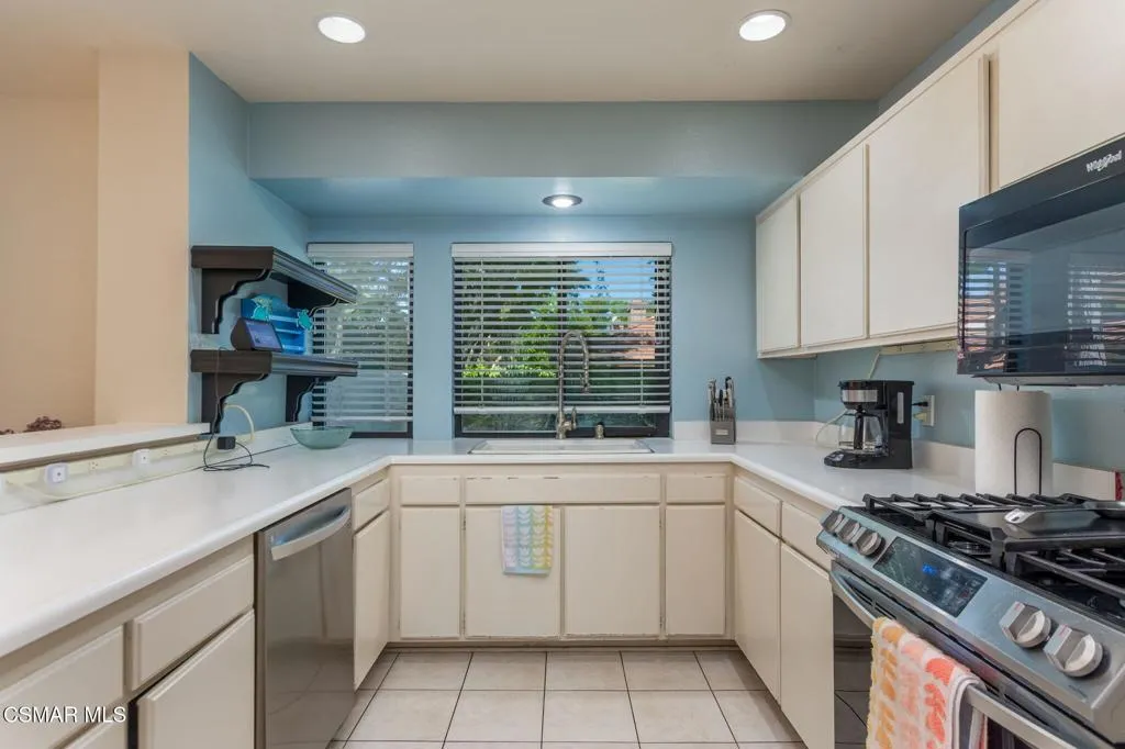 5368 Rainwood Street 65, Simi Valley, California 93063 home-pic-8