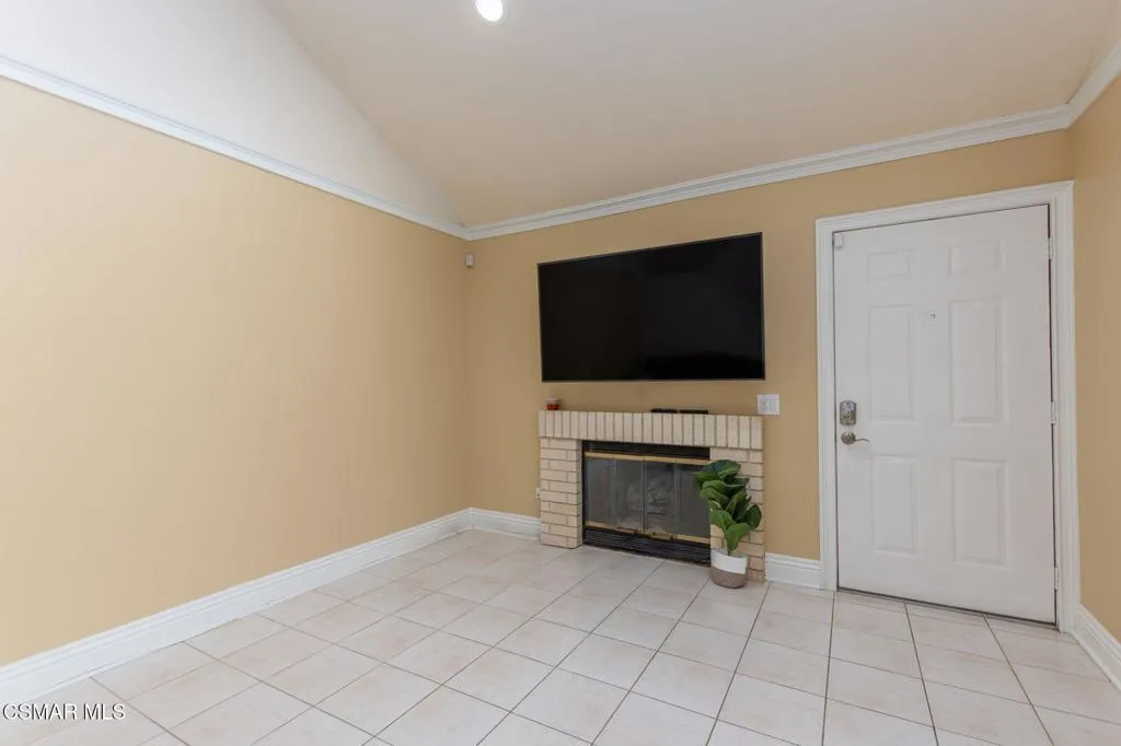 5368 Rainwood Street 65, Simi Valley, California 93063 home-pic-2