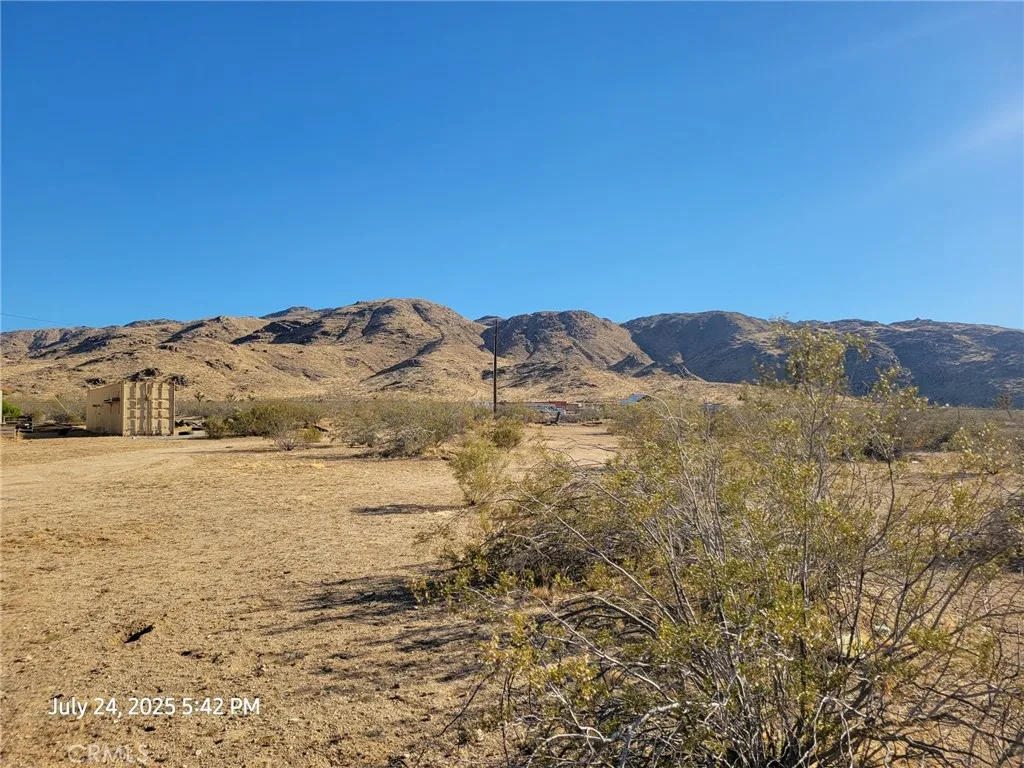 27177 Cahuilla Road, Apple Valley, California 92307 home-pic-24