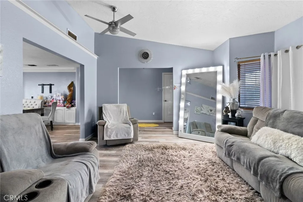 7935 Gaylop Ave, Hesperia, California 92345 home-pic-6