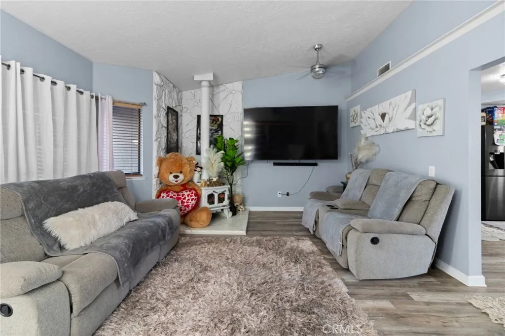 7935 Gaylop Ave, Hesperia, California 92345 home-pic-5