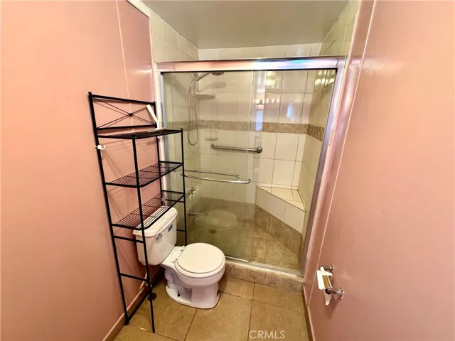OWNERS EN SUITE WALK IN SHOWER