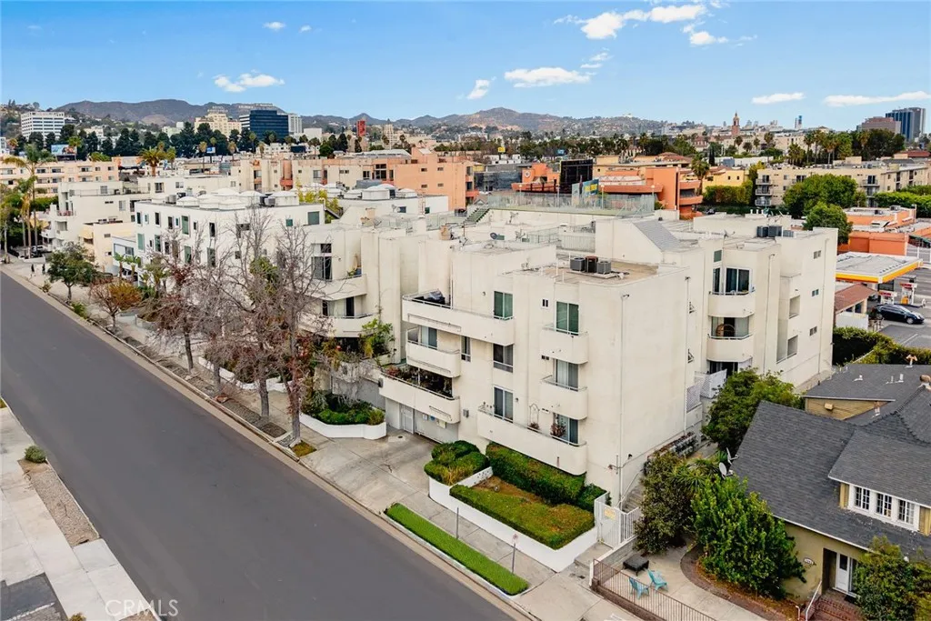 1310 N Detroit Street 405, Los Angeles, California 90046, 2 Bedrooms Bedrooms, ,2 BathroomsBathrooms,Residential,For Sale,Detroit,WS25170409