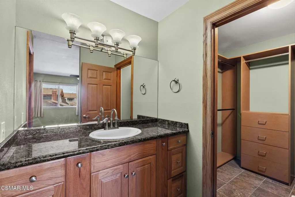 6435 Hazel Circle, Simi Valley, California 93063 home-pic-36