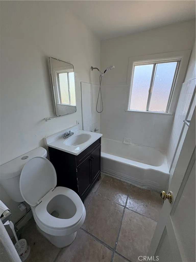 1030 W 88th Street 1/4, Los Angeles, California 90044 home-pic-20