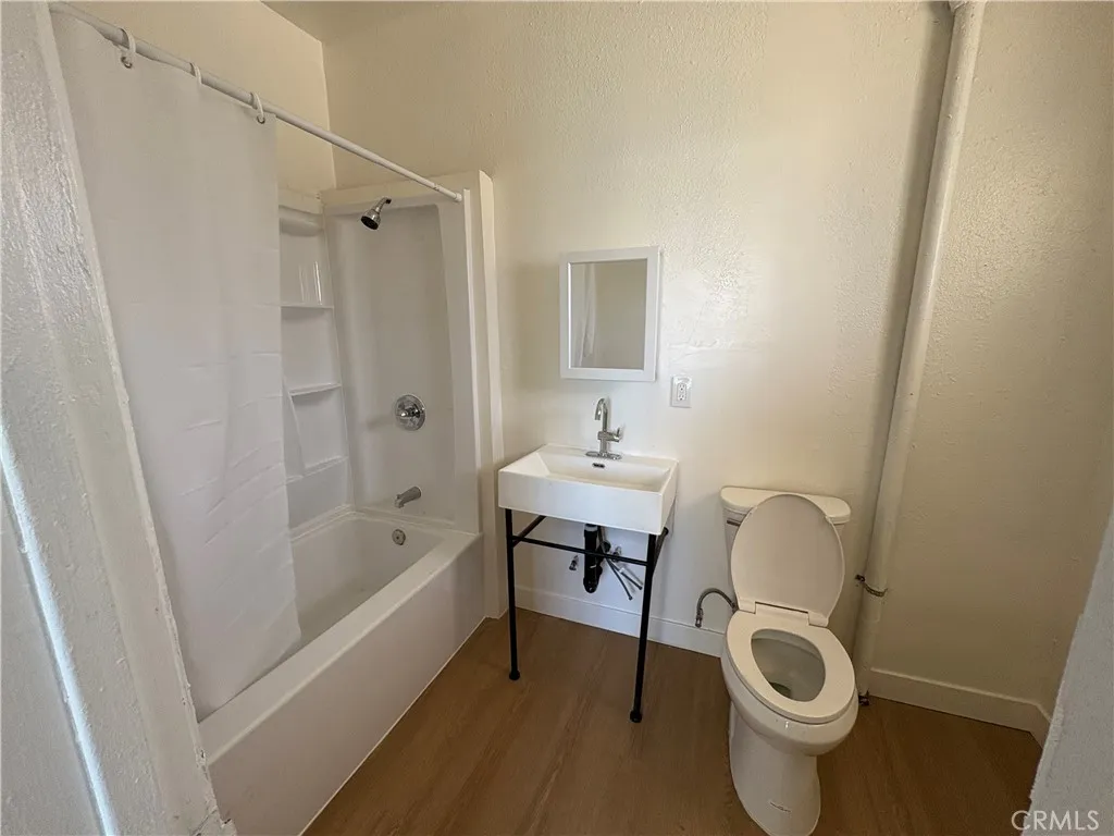 1030 W 88th Street 1/4, Los Angeles, California 90044 home-pic-9