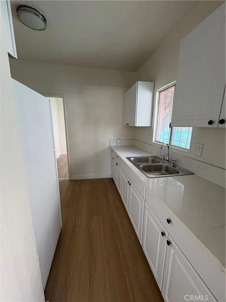 1030 W 88th Street 1/4, Los Angeles, California 90044 home-pic-7