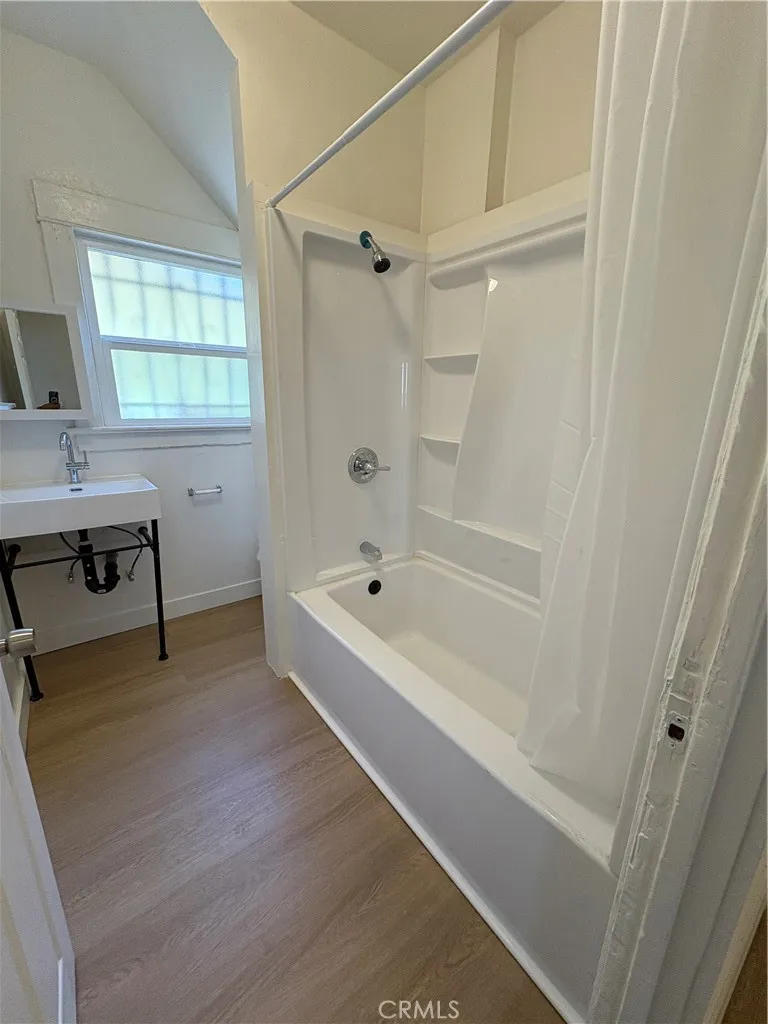 1030 W 88th Street 1/4, Los Angeles, California 90044 home-pic-6