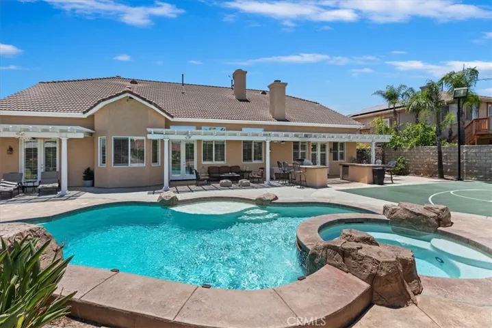 1083 La Vaughn Circle, Corona, California 92881