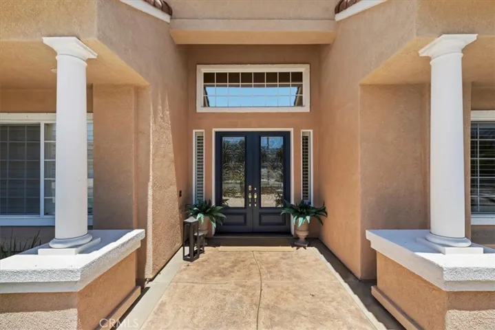 1083 La Vaughn Circle, Corona, California 92881