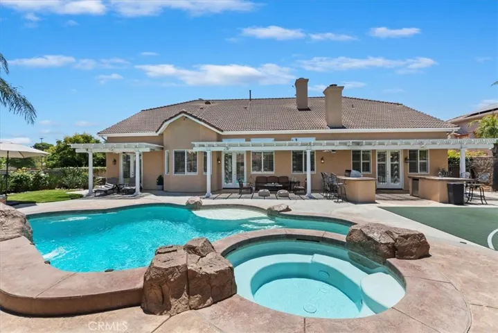 1083 La Vaughn Circle, Corona, California 92881