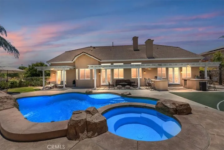 1083 La Vaughn Circle, Corona, California 92881