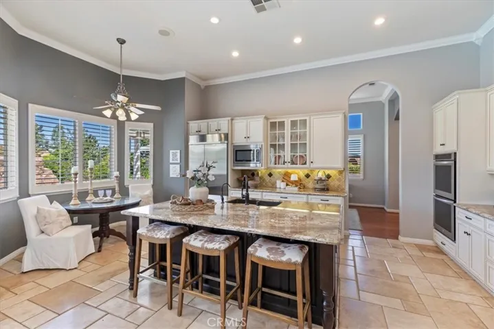 1083 La Vaughn Circle, Corona, California 92881