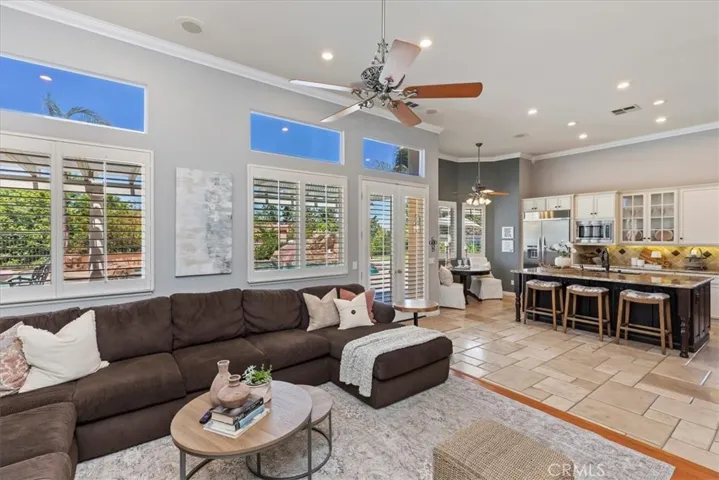1083 La Vaughn Circle, Corona, California 92881