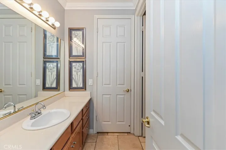1083 La Vaughn Circle, Corona, California 92881