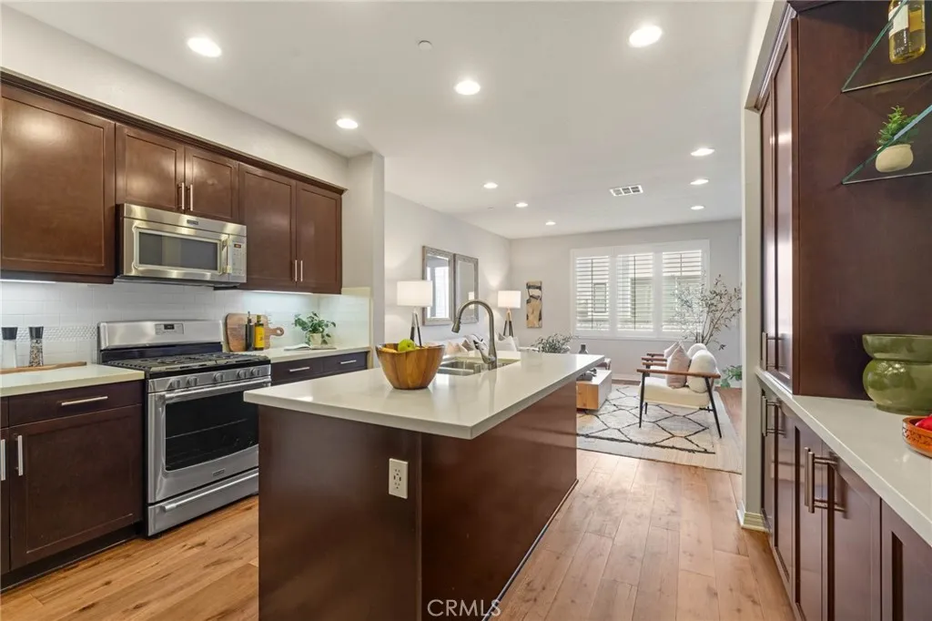 12913 Mission Avenue 108, Hawthorne, California 90250 home-pic-3