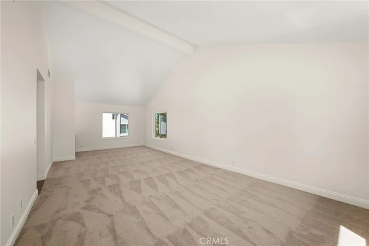 BONUS ROOM: Can be used as an office, entertainment/ gaming room, playroom, converted into a second en-suite or 2 additional rooms.
