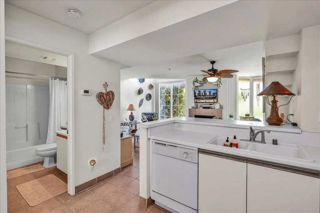 1555 N Chaparral Road 402, Palm Springs, California 92262 home-pic-11
