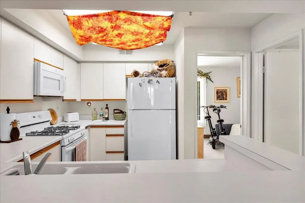 1555 N Chaparral Road 402, Palm Springs, California 92262 home-pic-10