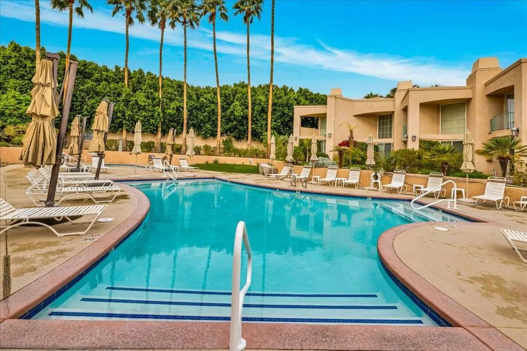 1555 N Chaparral Road 402, Palm Springs, California 92262 home-pic-34