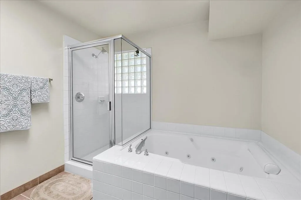 1555 N Chaparral Road 402, Palm Springs, California 92262 home-pic-24