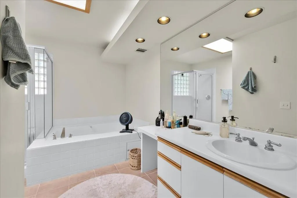 1555 N Chaparral Road 402, Palm Springs, California 92262 home-pic-23